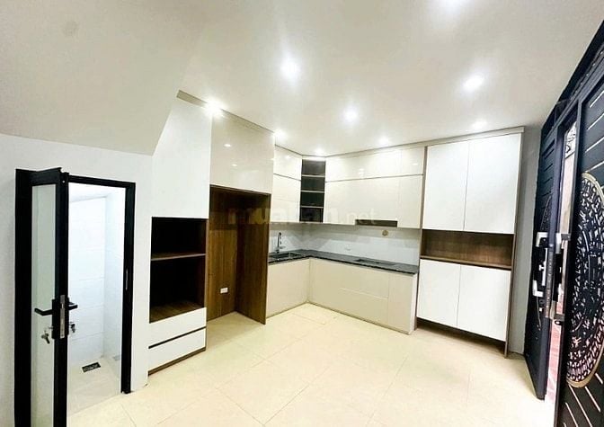 BÁN NHÀ ĐƯỜNG VÕ CHÍ CÔNG, SÁT PHỐ, NGÕ RỘNG, THÔNG TỨ TUNG, MT HƠN 5M
