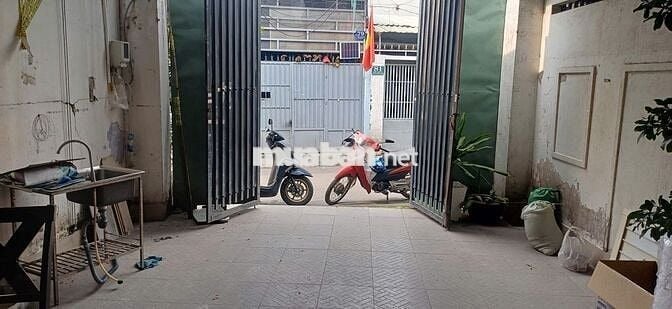 NHÀ 2 TẦNG 300M2, Ở HOẶC LÀM KHO, HẺM TẢI, KHU CÁ SẤU HOA CÀ, HBC