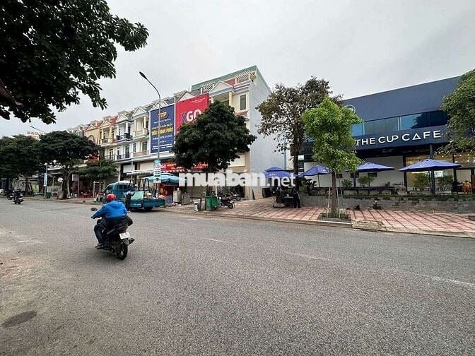 Cho thuê nhà 6pn 5wc mặt tiền Hoàng Hoa Thám Phú Lợi