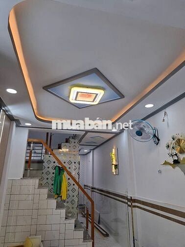 Bán nhà giáp Ngã tư bốn xã, 2 tầng, nhỉnh 3 tỷ