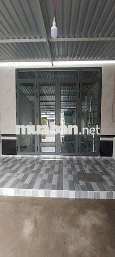 Nhà mới xây kiên cố, vào ở ngay, đầu đường quốc lộ 1A