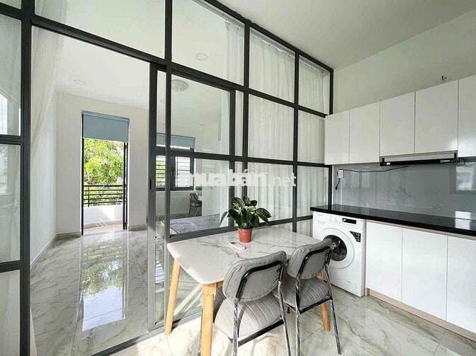 Căn Hộ 1PN Ban Công 40m2 - Máy Giặt Riêng - Ngay Bờ Kè Hoàng Sa