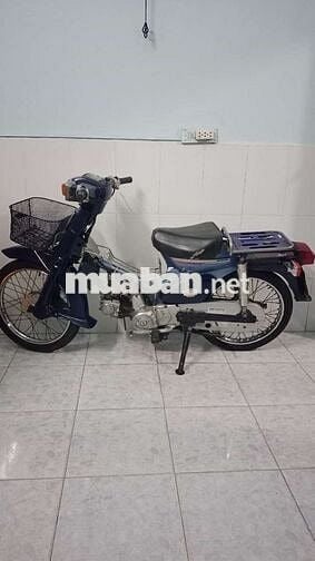 Xe máy Honda Cub màu xanh đã sử dụng