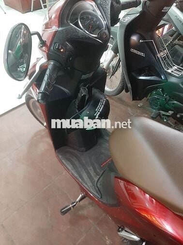 Xe máy Honda Vision màu đỏ đời 2024