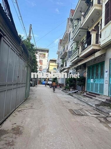 cho thuê nhà Nghi Tàm, ngõ oto kinh doanh, 2 ngủ, sân để xe, giá 8tr