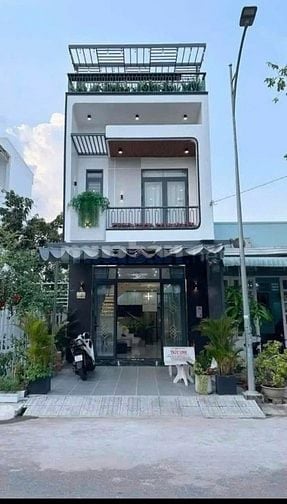 Nhà ngộp Tân Bình ở P4 Hoàng Việt DT 49m2 giá 2tỷ650tr.SHR chính chủ