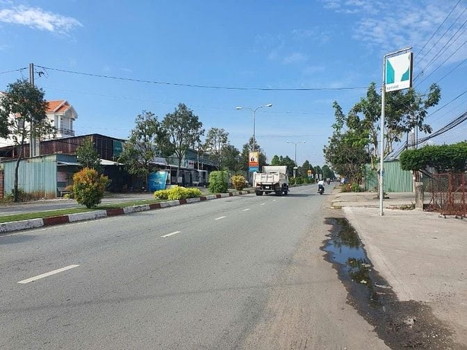 BÁN GẤP ĐẤT TẶNG NHÀ, CÂY XĂNG NGAY TP TÂN AN.