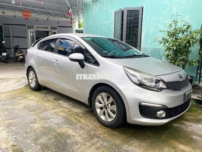 Cần bán xe rio 2015 - số sàn - xe màu bạc