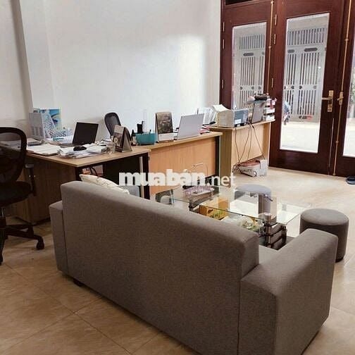 Cho thuê Gấp giá rẻ MBKD phố Trần Quốc Hoàn Q Cầu Giấy DT 52m2