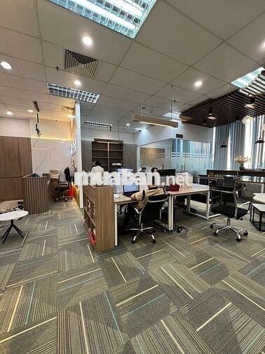 Cần sang nhượng văn phòng 130m2 tại Dương Đình Nghệ - Cầu Giấy