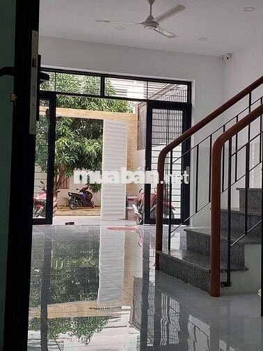 Cho thuê nhà mặt tiền khu dân cư Intresco