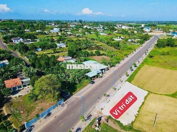 GÓC 2 MẶT TIỀN đường LÊ DUẨN - NGAY TRUNG TÂM HÀNH CHÍNH XÃ ĐẤT ĐỎ 300