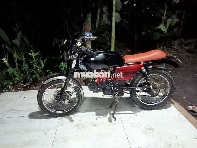 Xe máy Honda Win Cafe Racer màu đen