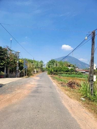 4435m2 đường nhựa, view Núi. Dân đông. 2,8 tỷ 
