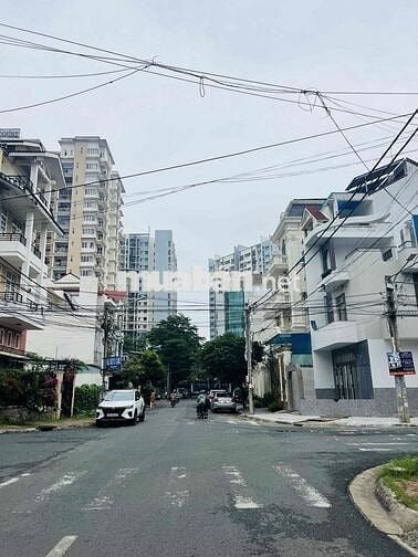 nhà 1 trệt 3 lầu khu d2d gần topaz win tôi bân về quê
