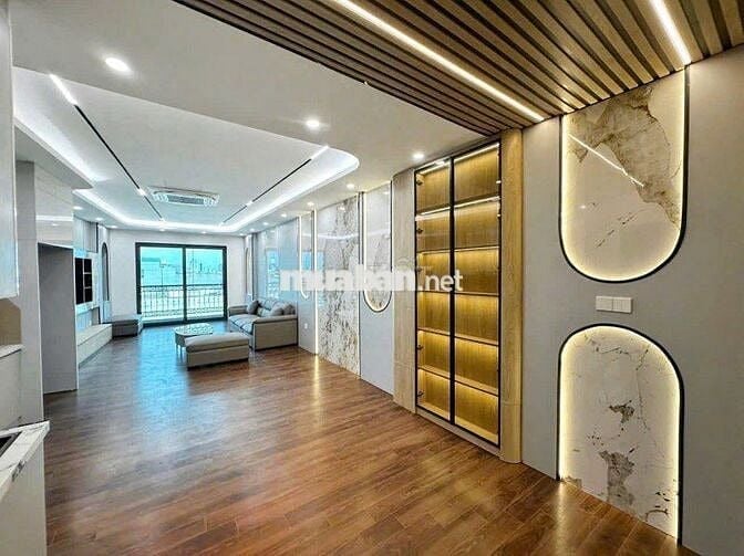 Siêu phầm Hoàng Quốc Việt, ô tô tránh, lô góc, thang máy 55m2 21 tỷ