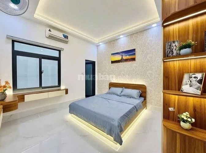 Xoay vốn bán gấp nhà  đường Đoàn Văn Bơ P15 Quận4
