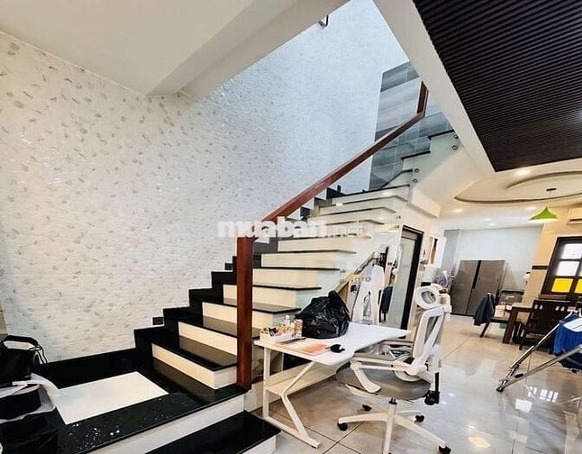 🔥PHÚ NHUẬN Giáp QUẬN 1🏩🏣🏤 
Ngang Gần 5M - 52M2 x 2 TẦNG - 7,7 Tỷ