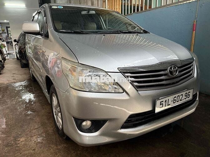 Toyota Innova 2012 E