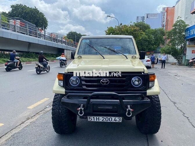 Toyota Land Cruiser BJ70 4.0 MT 1989