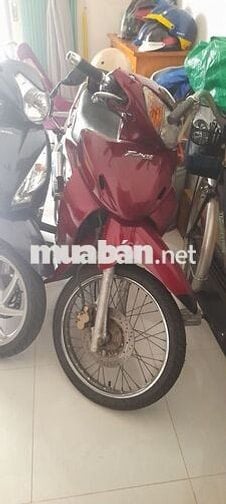 Xe máy Honda Future màu đỏ, chạy xăng