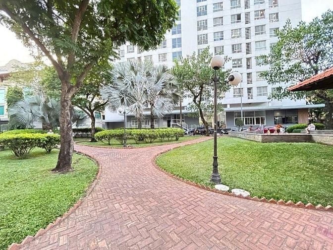 CC 52 P5 Q8 Căn góc 2PN 64m2 thang máy, tặng Nội thất, sổ sẵn cc liền