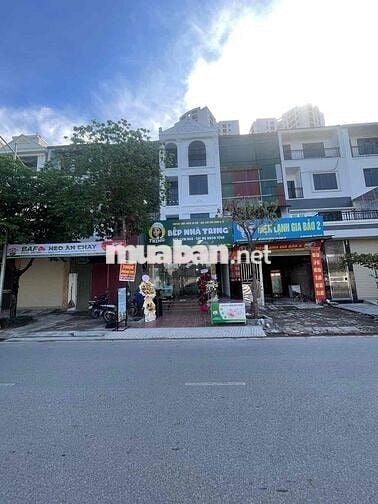 bán liền kề 82m,mặt phố chính,mặt tiền 5m,6 phòng ngủ