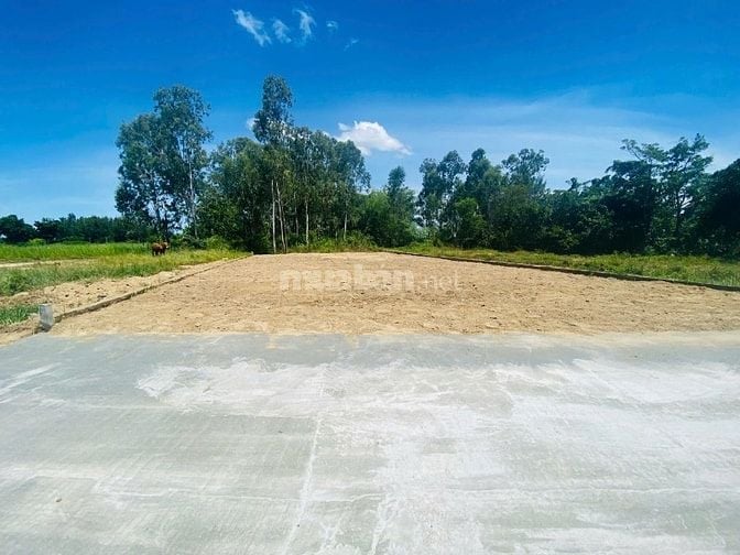 Cô 8 bán 200m2 đất gần Sông gần  Hội An.Đường ô tô, gần chợ Bàn thạch,