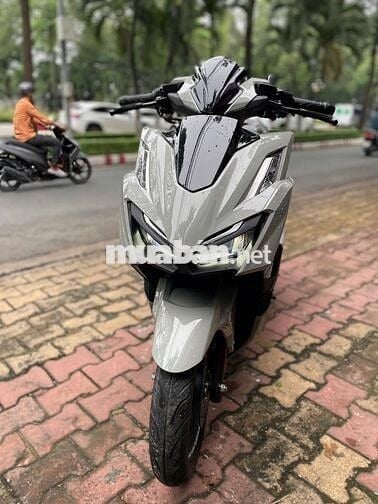 Xe máy Honda Vario 160 màu xám đời 2023