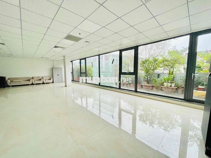 Cho thuê sàn văn phòng tại Hoàng Cầu 130m2 giá chỉ 22t view full kính