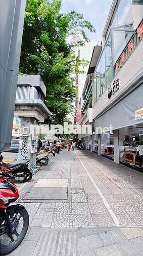 mặt tiền cửa đông chợ bến thành