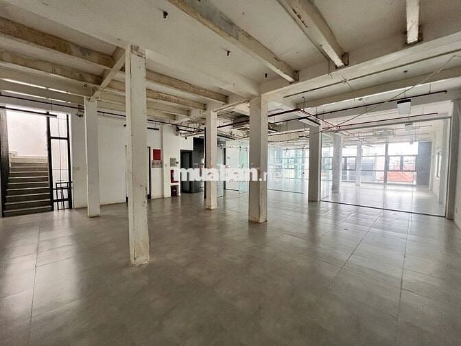 Trần cao 3m5 - Nguyễn Gia Trí (D2) - 7 tầng gần 2000m2 giá chỉ 2xx !!!