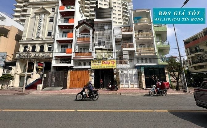 Bán nhà 2MT Chợ Lớn, 4 x 18m, 3.5 tấm, 15 tỷ.  (Tín Hưng)