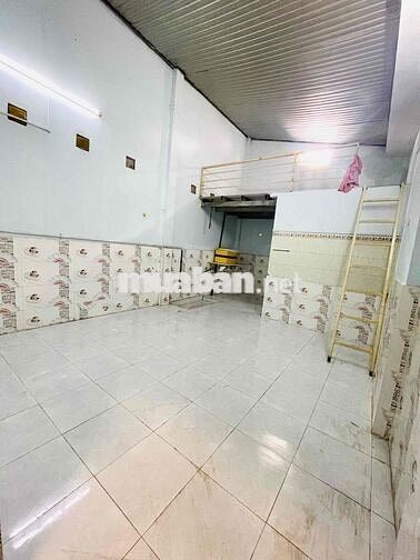 cho thuê phòng lớn tầng trệt 30m2 ngay mã lò - gò xoài