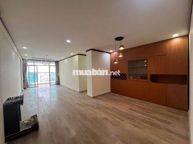 Cần bán căn hộ chung cư Hoàng Anh Thanh Bình, 3PN, View quận 1
