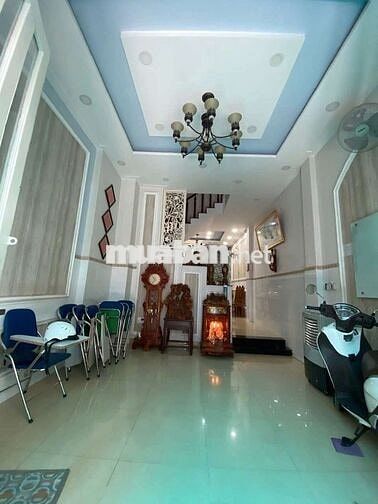 NHÀ TRỆT 2 LẦU TUM CẠNH KDC HỒNG LONG