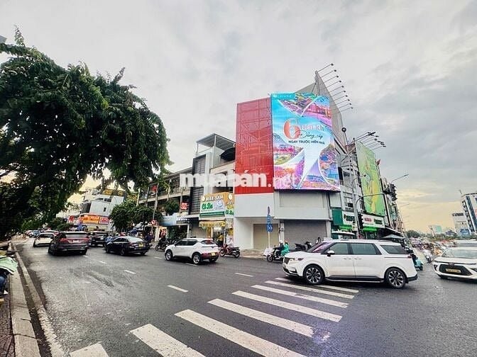 Nhà ngay góc MT Đinh Tiên Hoàng, Q1, nhà 5 tầng, DTS 220m2, 58 tr/th