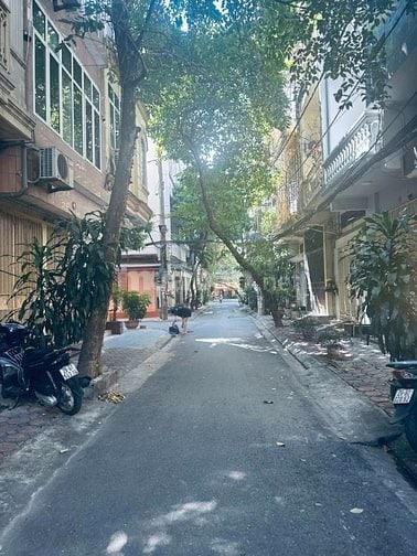 Nhà Khung 5,5 Tầng Ngõ 26 Nguyên Hồng Mặt Bằng 45m Mặt Tiền 4m
