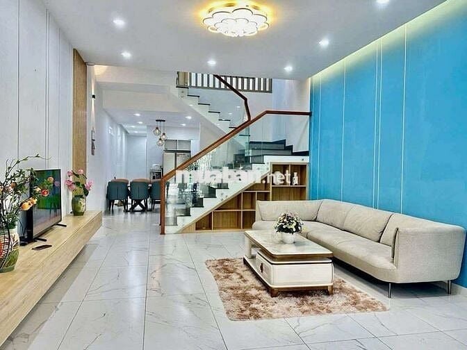 Cho thuê nhà 3 tầng gần chợ Hòa xuân