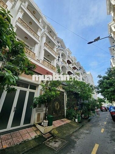 NHÀ TRỆT LỬNG 2 LẦU TUM CẠNH VẠN PHÚC