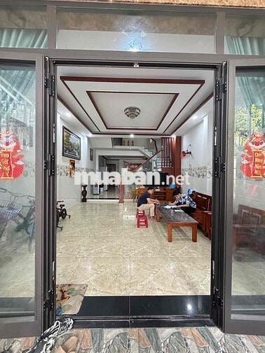 NHÀ 3 TẦNG 4 NGỦ RA BIỂN 300m RA CHỢ 100M KHU DÂN CƯ KD ĐÔNG ĐÚC