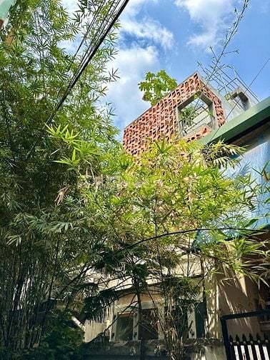 Cần bán nhà thiết kế đẹp đang cho thuê hẻm 482/ Nơ Trang Long