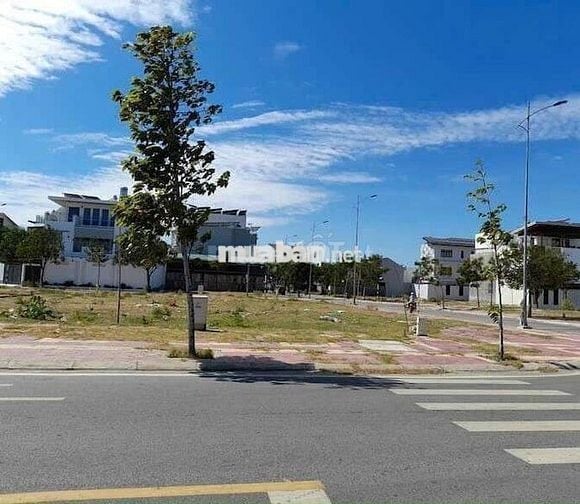 Đáo hạn ngân hàng BÁN GẤP lô 100m2 chỉ 1.8tỷ. Đường rộng, dân đông