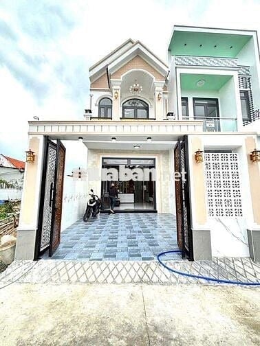 🍀Căn nhà 1trêt 1lầu.Dt 105,6m giá 2tỷ 650 ven tphcm.Mỷ yên Bến lức.LA