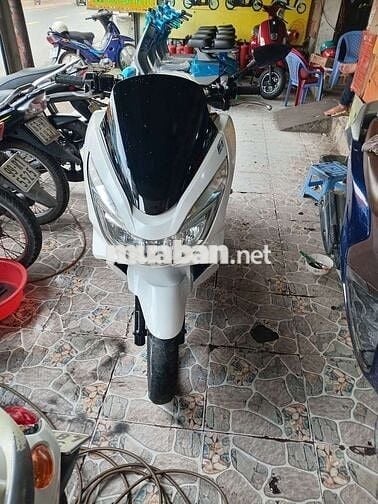 Xe máy Honda PCX màu trắng