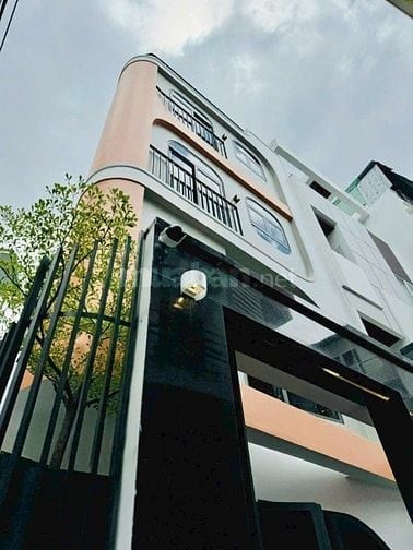 Nhà 33m² Huỳnh Văn Bánh xây 3 tầng gần sân bay, đang cho thuê giá 12tr