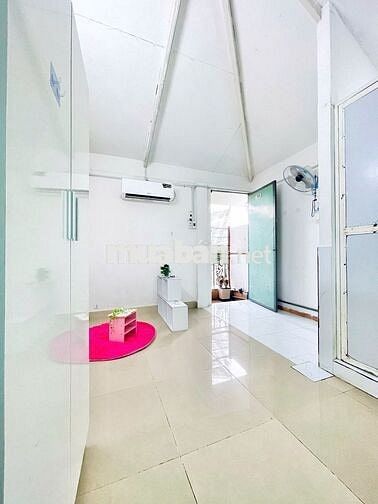 Phòng cửa sổ ban công chung thoáng mát ngay Q12