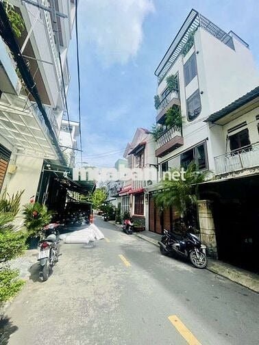 Nhà hiếm 5x12, 4 tầng, xe hơi ngủ trong nhà, hẻm 6m đường Thống Nhất