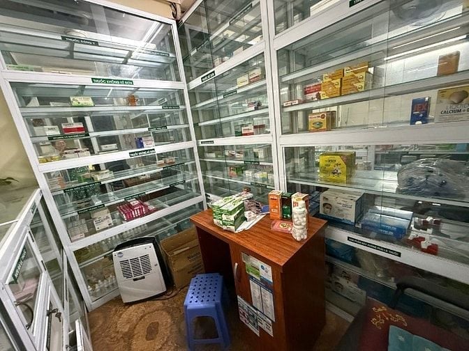 BẢN TỦ THUỐC ĐẸP CÒN MỚI 90% QUẬN BA ĐÌNH HÀ NỘI