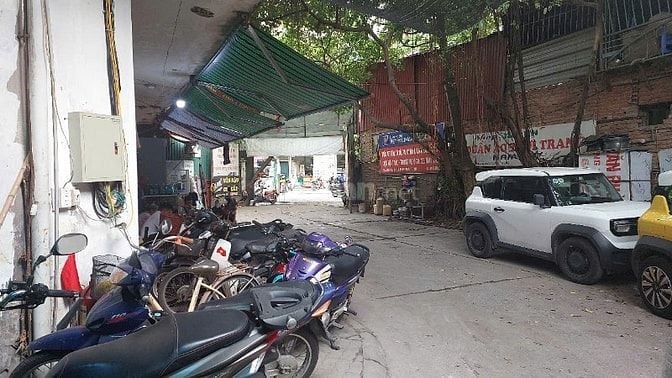 CHO THUÊ  MẶT BẰNG vị trí đẹp số 42 Hoàng Văn Thái, DT 140m2